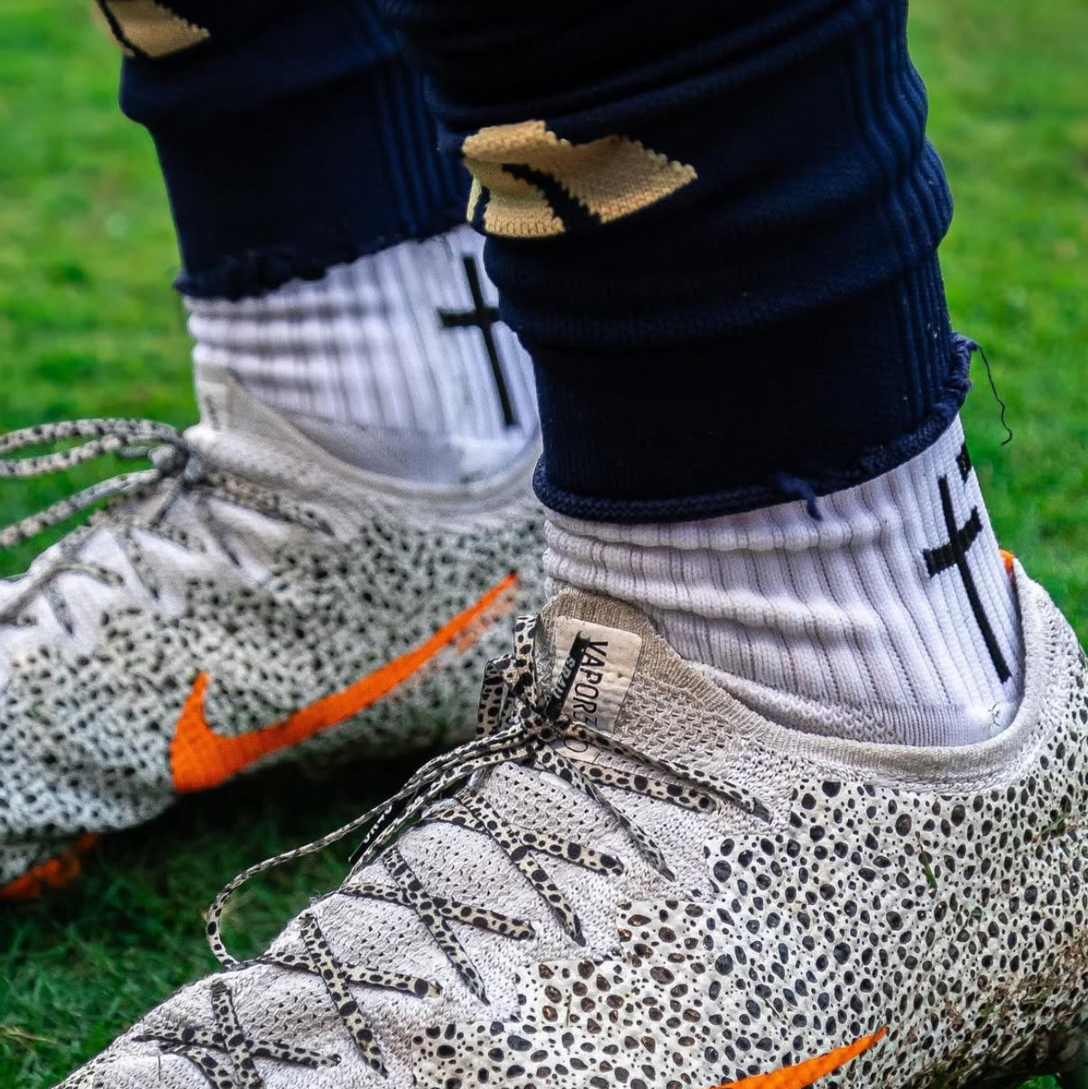3 CROSS GRIP SOCKS