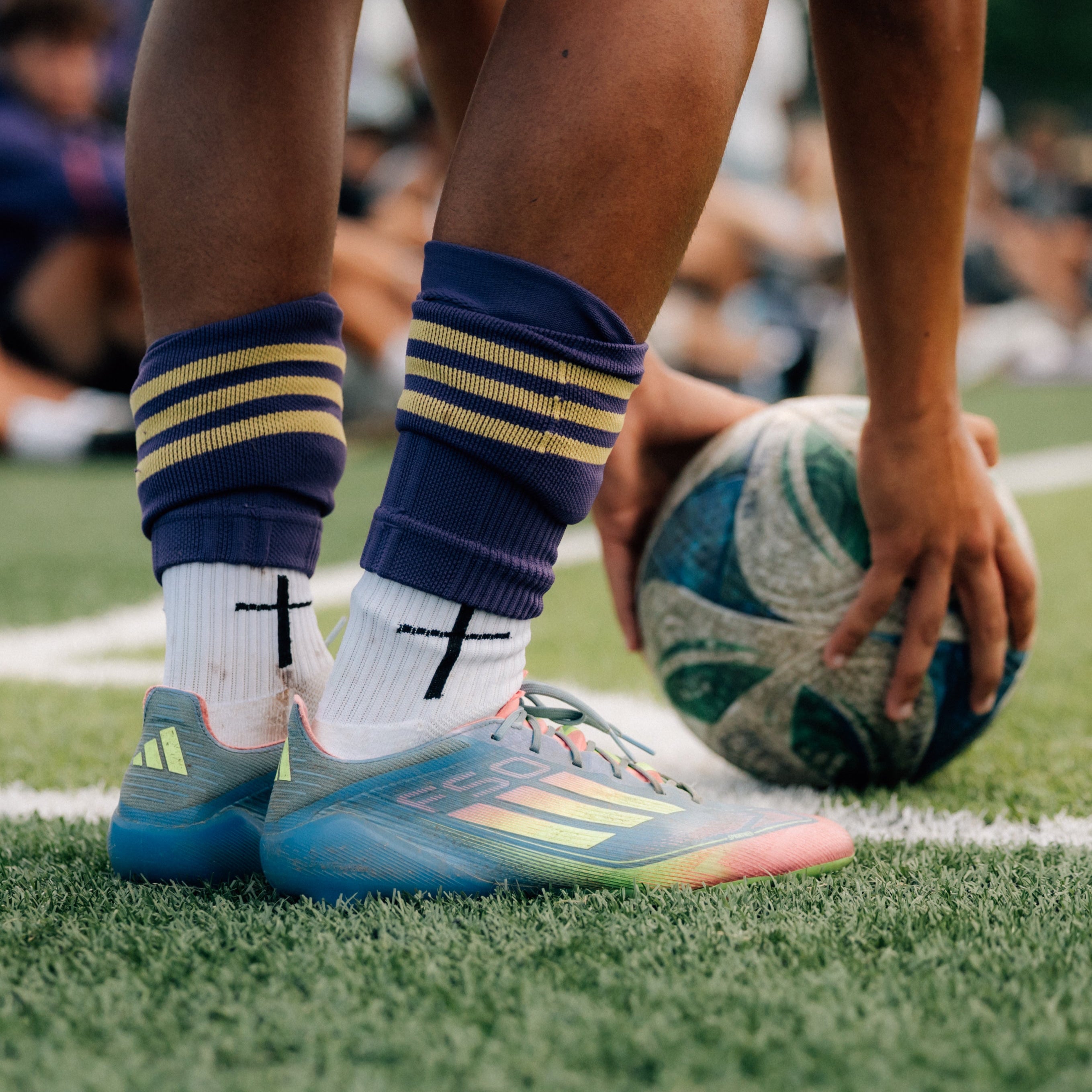 'CROSS' GRIP SOCKS