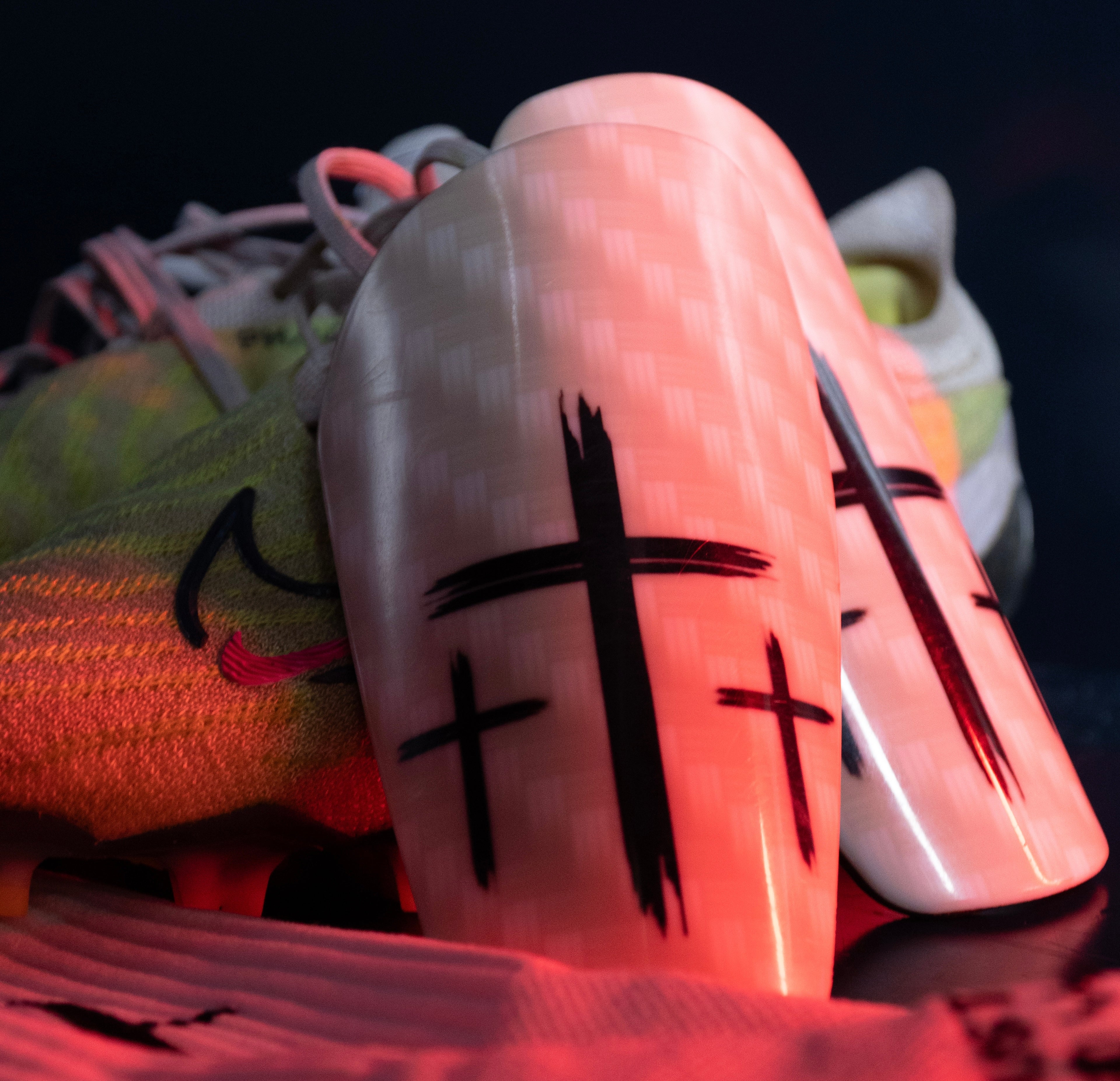 'CROSS' SHIN PADS