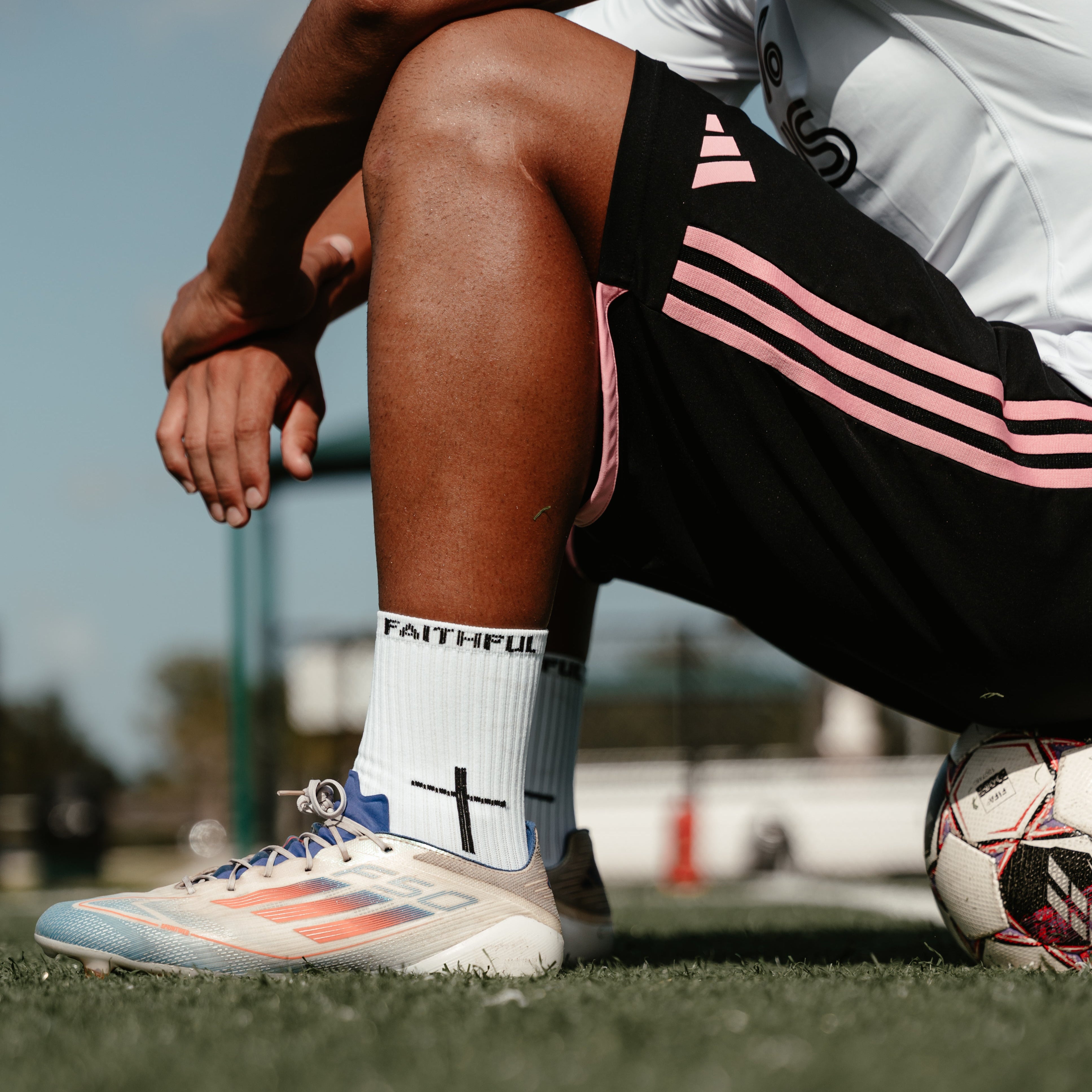 'CROSS' GRIP SOCKS